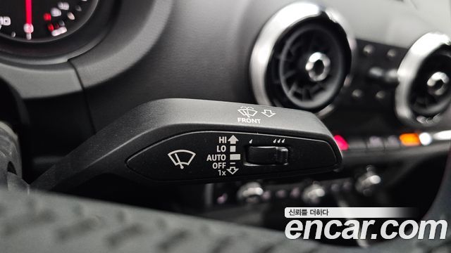 Audi A3 2018 — photo 32