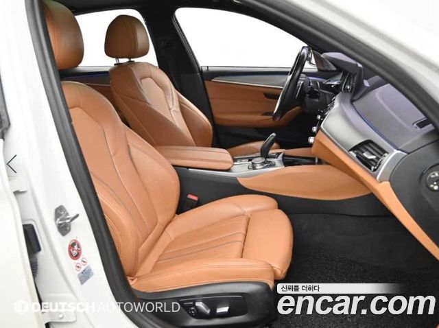 BMW 5-Series 2018 — photo 10