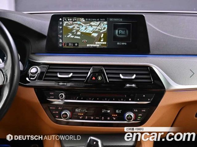 BMW 5-Series 2018 — photo 14