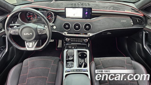 Kia Stinger 2023 — photo 10