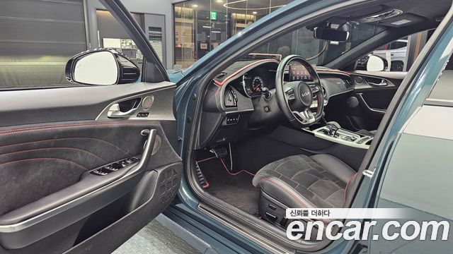 Kia Stinger 2023 — photo 13