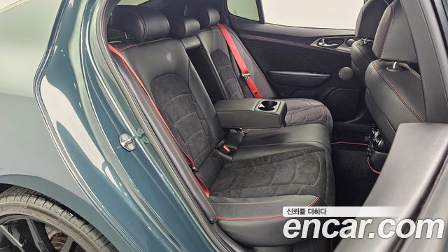 Kia Stinger 2023 — photo 17