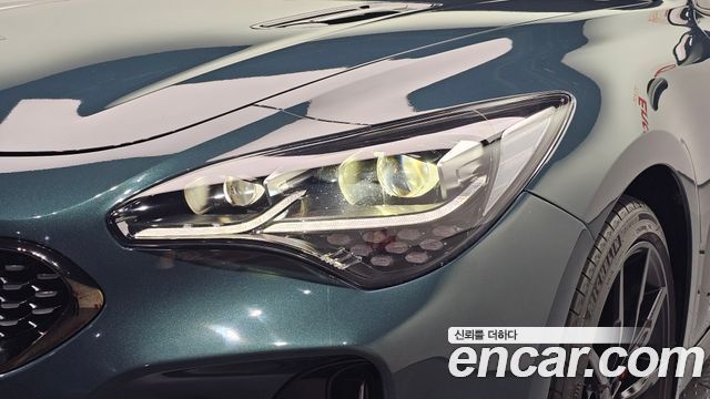 Kia Stinger 2023 — photo 8