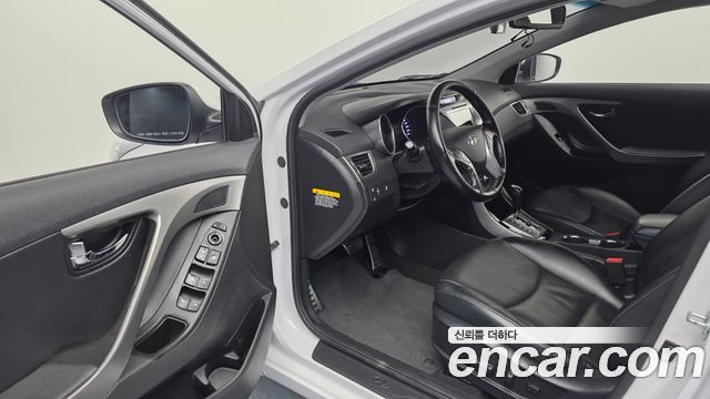 Hyundai AVANTE 2014 — photo 10