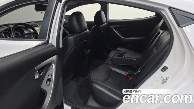 Hyundai AVANTE 2014 — photo 17