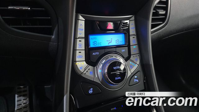 Hyundai AVANTE 2014 — photo 18