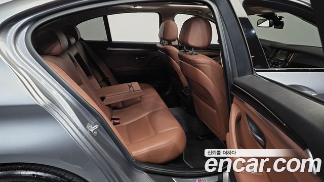 BMW 5-Series 2016 — photo 12