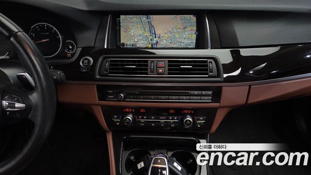 BMW 5-Series 2016 — photo 16