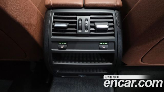 BMW 5-Series 2016 — photo 18