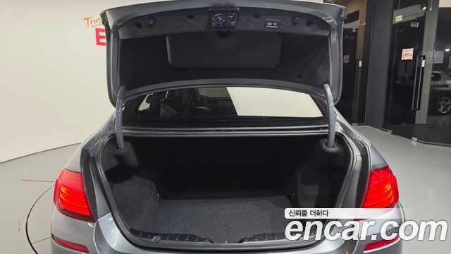 BMW 5-Series 2016 — photo 20
