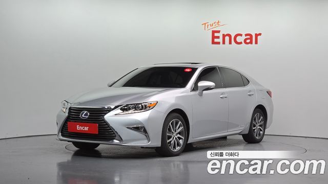 Lexus ES 2017 — photo 1