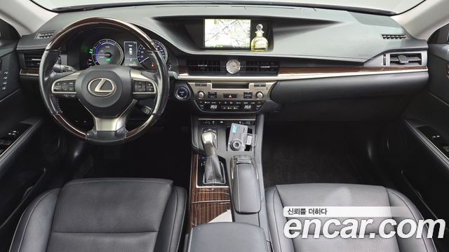 Lexus ES 2017 — photo 10