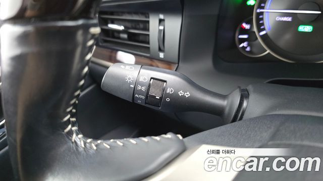 Lexus ES 2017 — photo 30