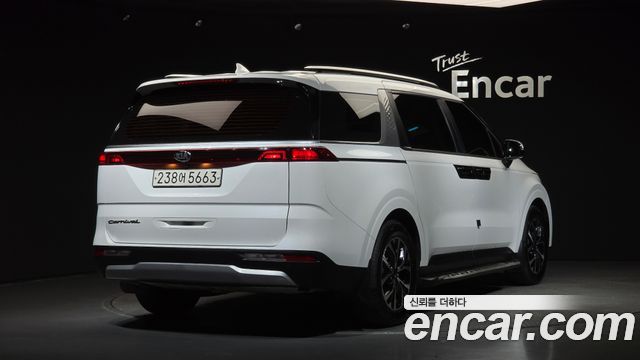 Kia Canival 2021 — photo 2