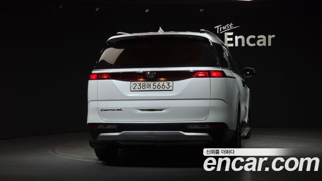 Kia Canival 2021 — photo 4