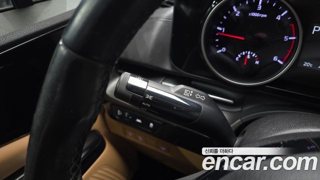 Kia Canival 2021 — photo 16