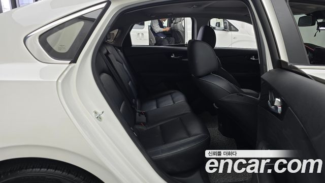 Kia K3 2022 — photo 12