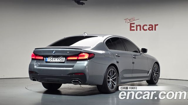 BMW 5-Series 2023 — photo 2