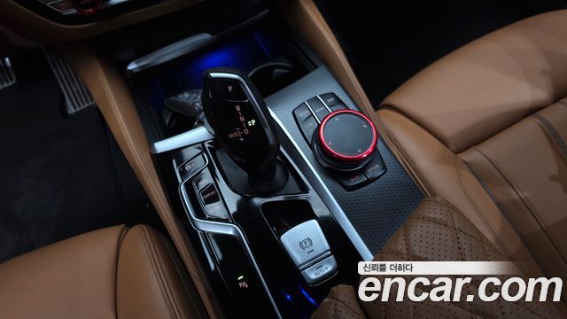 BMW 5-Series 2023 — photo 12