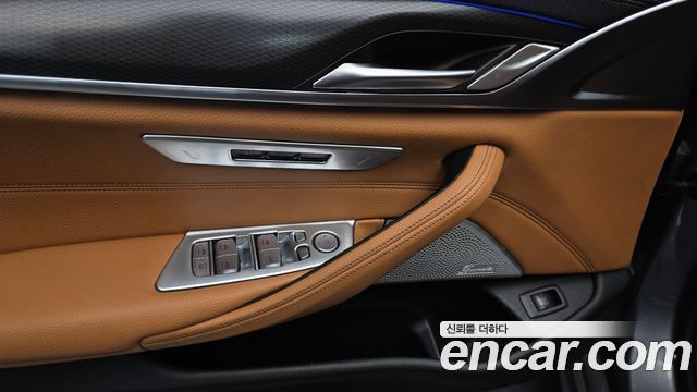 BMW 5-Series 2023 — photo 24