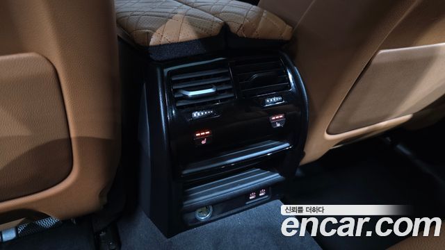 BMW 5-Series 2023 — photo 25