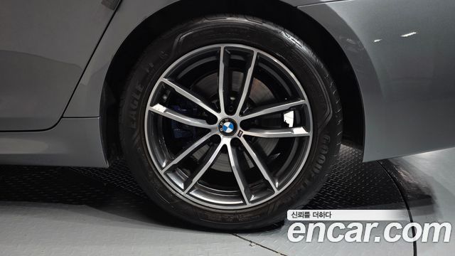 BMW 5-Series 2023 — photo 7
