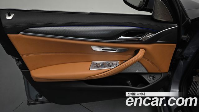 BMW 5-Series 2023 — photo 14