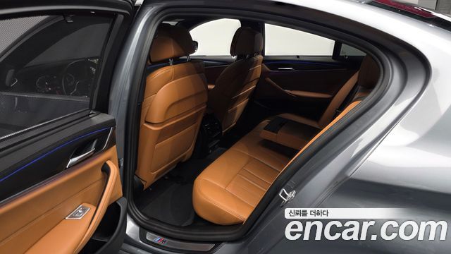 BMW 5-Series 2023 — photo 16