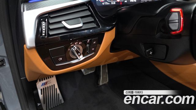 BMW 5-Series 2023 — photo 29
