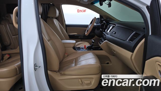 Kia Canival 2019 — photo 16