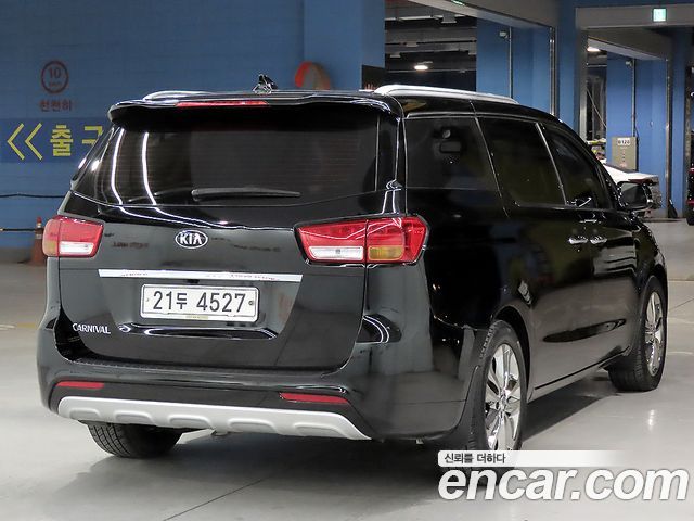 Kia Canival 2017 — photo 2