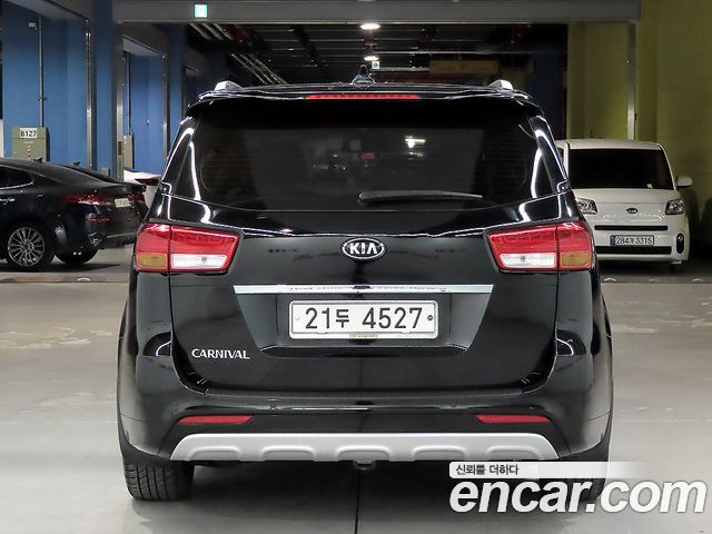 Kia Canival 2017 — photo 4