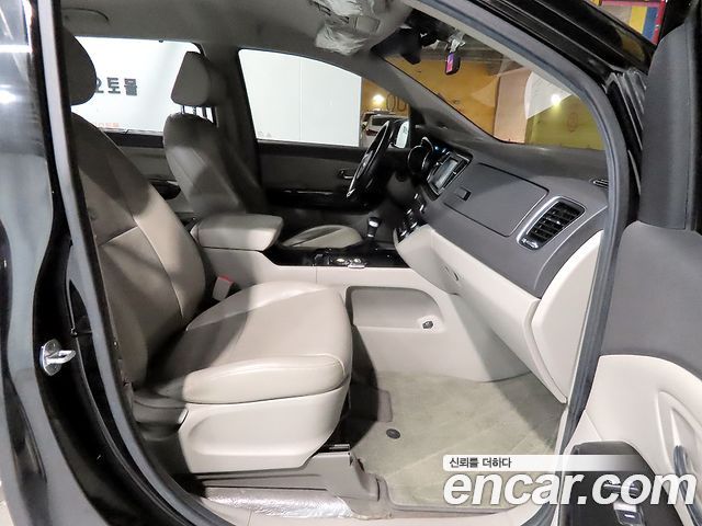 Kia Canival 2017 — photo 7