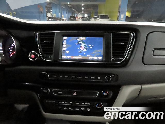 Kia Canival 2017 — photo 11