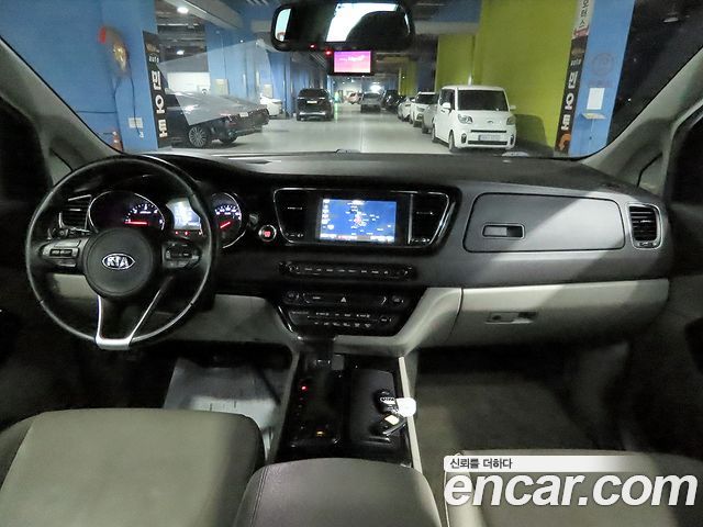 Kia Canival 2017 — photo 17