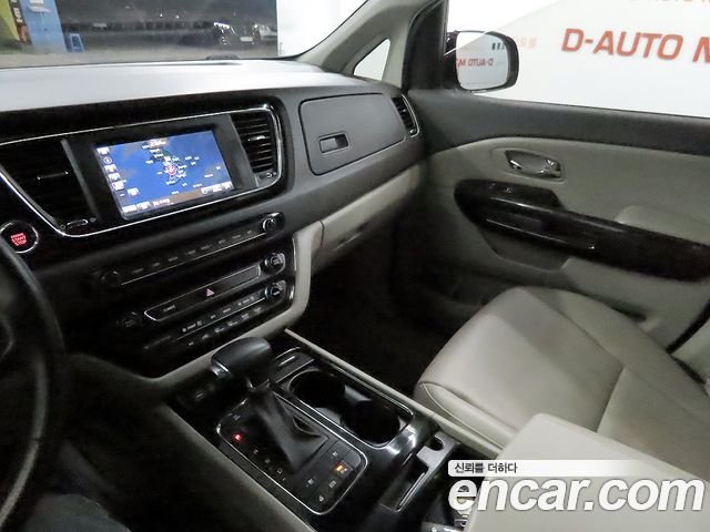 Kia Canival 2017 — photo 19
