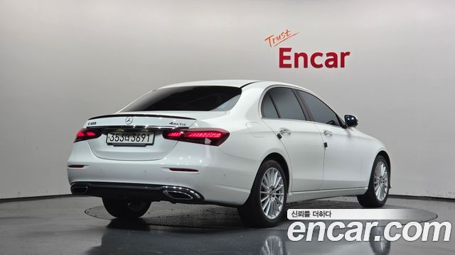 Mercedes-Benz E-Class 2022 — photo 2