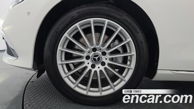 Mercedes-Benz E-Class 2022 — photo 5