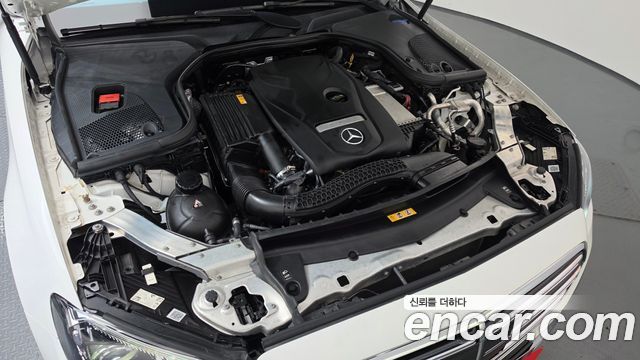 Mercedes-Benz E-Class 2022 — photo 6