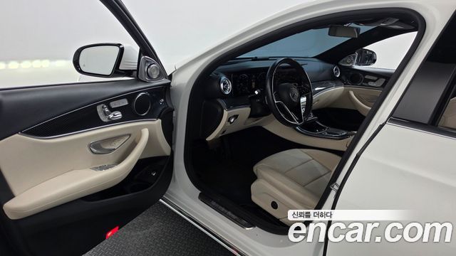 Mercedes-Benz E-Class 2022 — photo 13