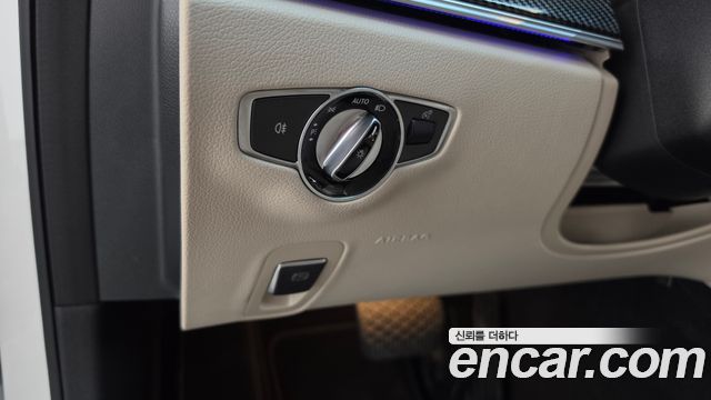 Mercedes-Benz E-Class 2022 — photo 26