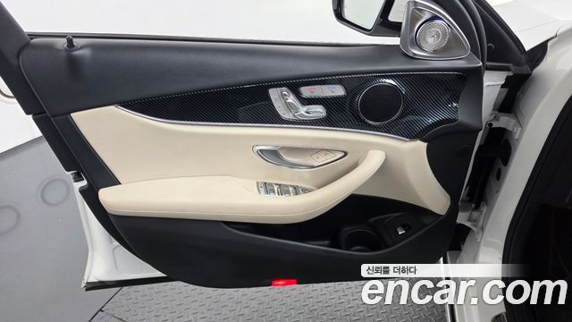 Mercedes-Benz E-Class 2022 — photo 14