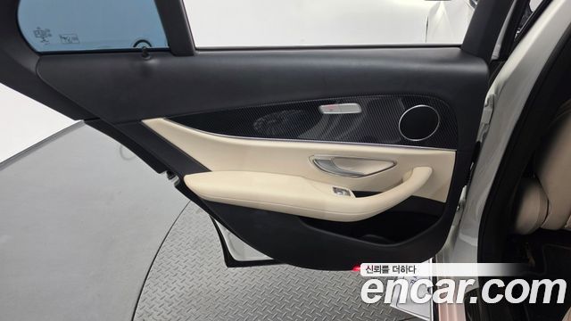 Mercedes-Benz E-Class 2022 — photo 15