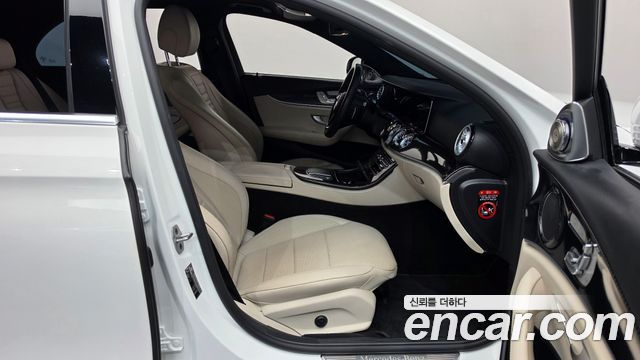 Mercedes-Benz E-Class 2022 — photo 16