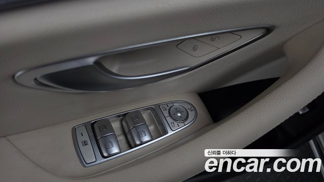Mercedes-Benz E-Class 2022 — photo 28