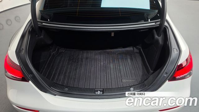 Mercedes-Benz E-Class 2022 — photo 34