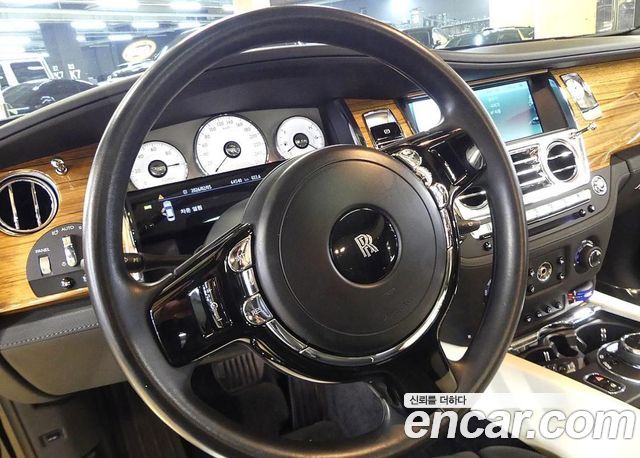 Rolls-Royce Ghost 2016 — photo 12