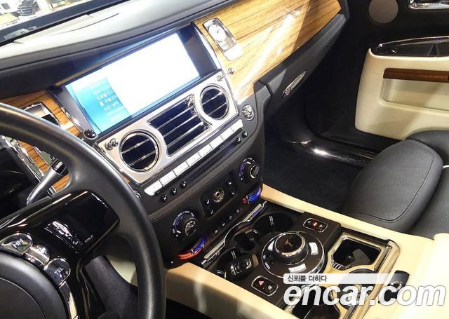Rolls-Royce Ghost 2016 — photo 13