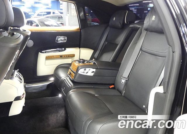 Rolls-Royce Ghost 2016 — photo 18