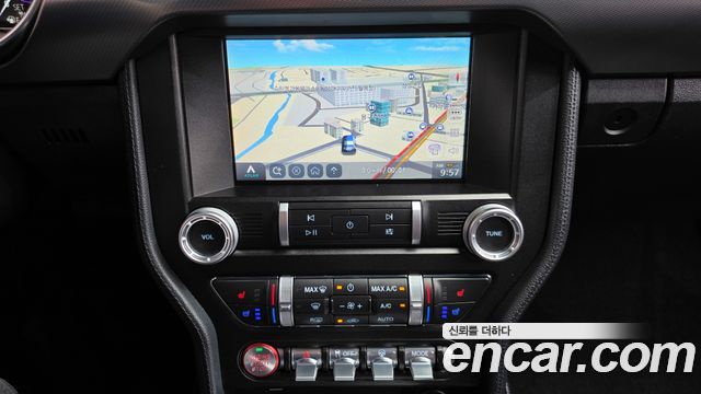 Ford Mustang 2020 — photo 18